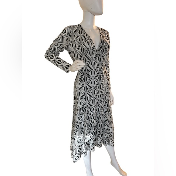 White House Black
Market Mesh Wrap Dress Long Sleeve V-Neck Size 10 - Picture 4 of 9
